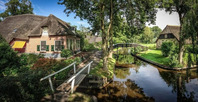 giethoorn-25-hours-7-persons-boat-steeringwheel-cushions