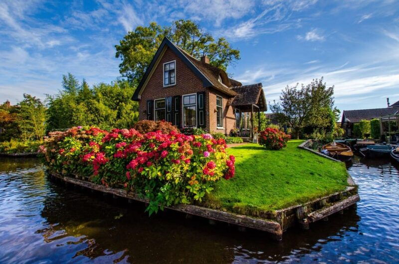 giethoorn-canal-cruise-lake