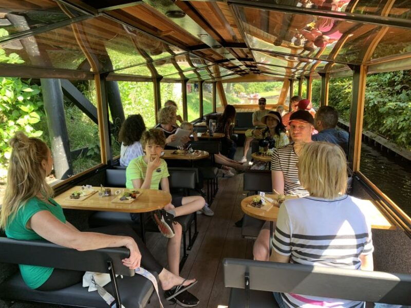 giethoorn-sightseeing-boat-tour