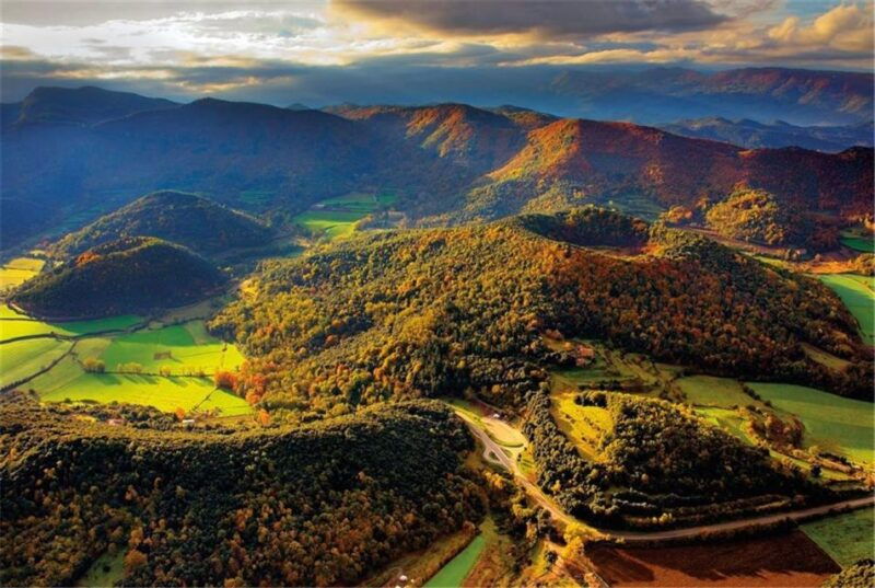 girona-volcano-area-besalu-and-banyoles-lake-tour