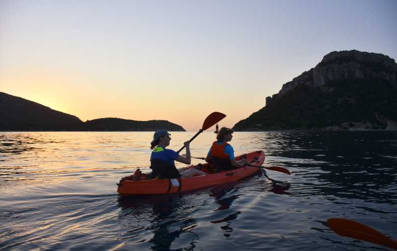 golfo-aranci-sunrise-dolphin-kayak-tour-with-breakfast