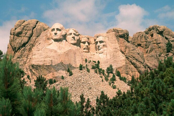 grand-teton-yellowstone-devils-tower-and-mount-rushmore-7-day-tour