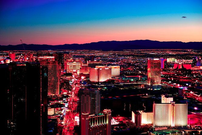 group-discounted-walking-tour-on-the-las-vegas-strip-with-photos-and-champagne