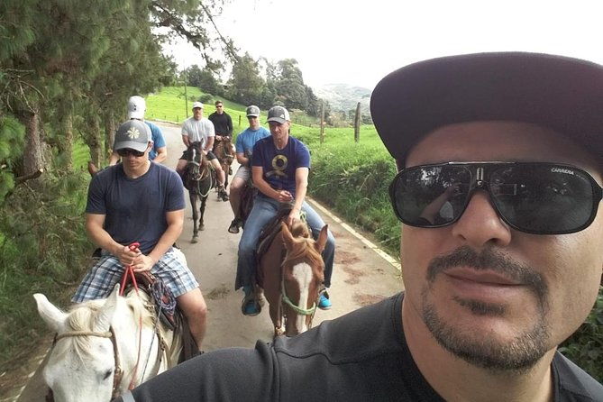 guatape-horseback-andes-paradise-with-el-penol-rock