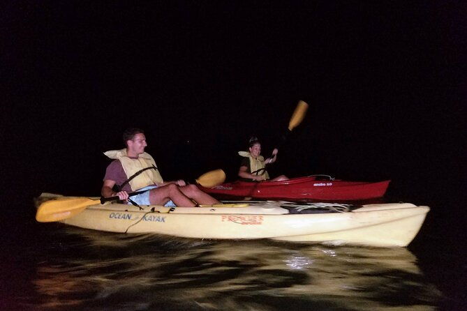 guided-bioluminescence-night-kayaking-adventure-in-belize