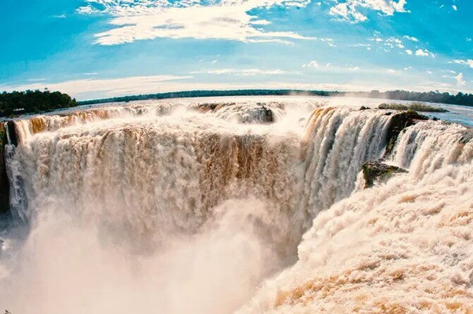 guided-tour-of-the-iguacu-falls-on-the-argentine-side