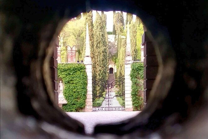 guided-walking-tour-on-verona-hillside