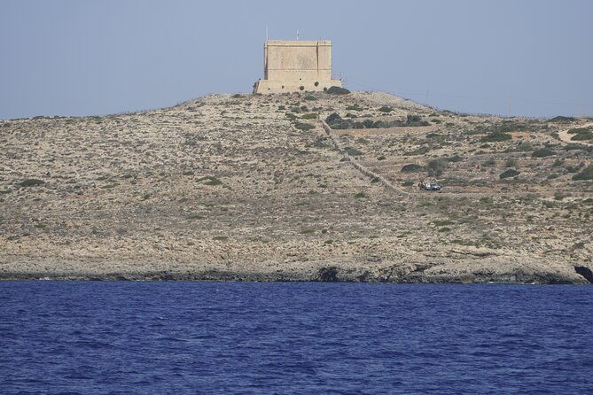highspeed-catamaran-crossing-between-malta-and-gozo