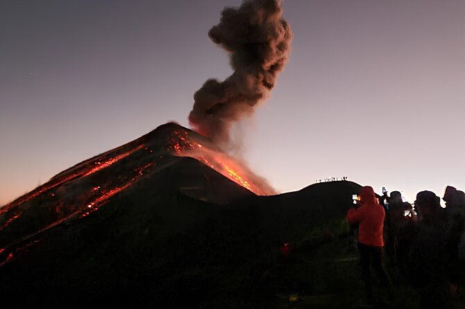 hiking-adventure-night-in-acatenango