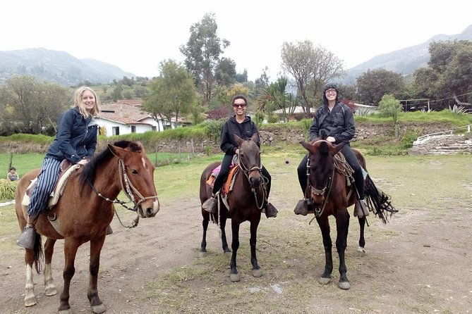 horse-riding-panoramic-mountain-view-in-private-cordillera-blanca