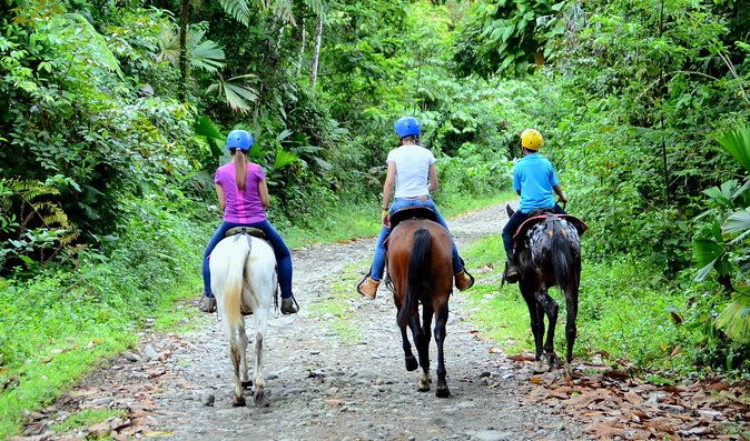 horseback-ride-to-la-fortuna-waterfall