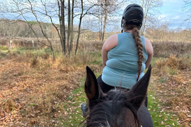 horseback-riding-through-scenic-park-in-brookeville