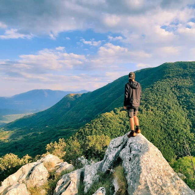 immersive-outdoor-experience-in-the-land-of-wolves