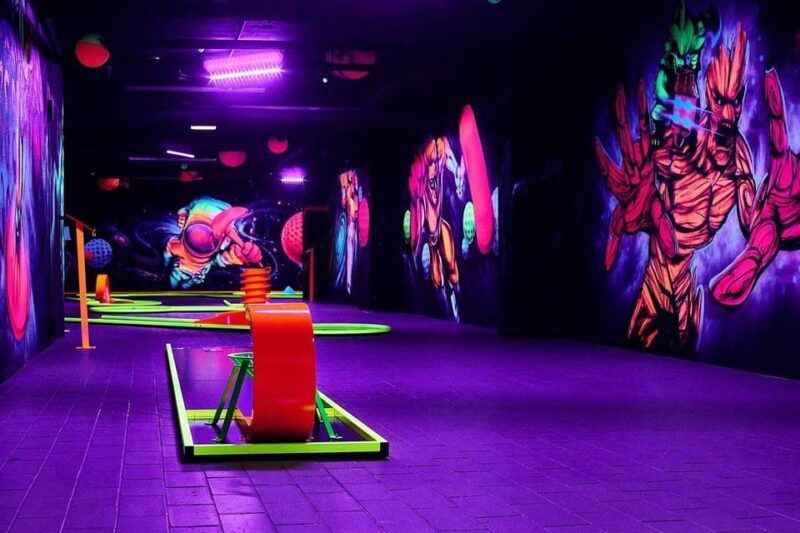 innsbruck-3d-mini-golf-with-dazzling-light-effects