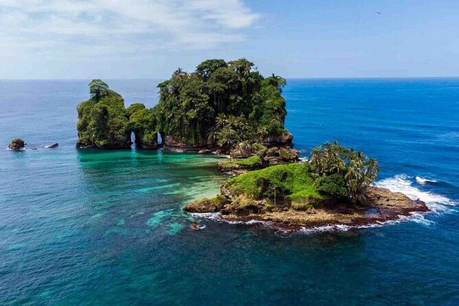 isla-colon-tour-to-bird-island-boca-del-drago-and-starfish-beach