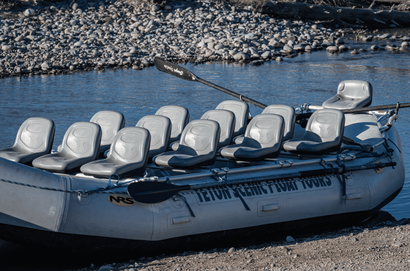 jackson-hole-snake-river-scenic-float-tour-with-chairs