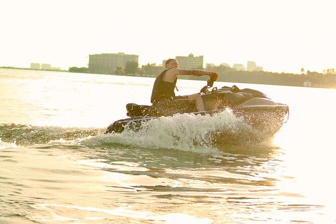 jetski-ride-while-exploring-miami-islands