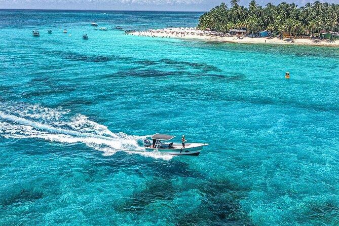 johnny-kay-and-aquarium-private-boat-by-the-sea-of-7-colors