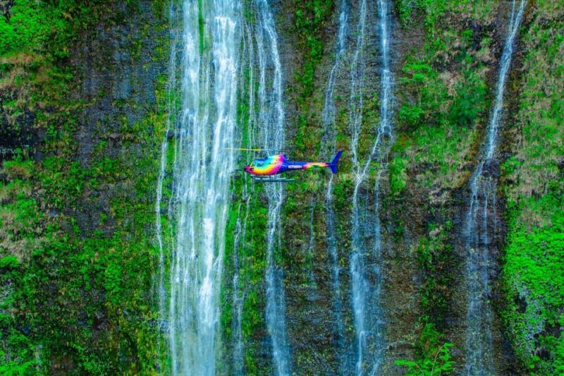 kailua-kona-kohala-volcanoes-and-waterfall-helicopter-tour