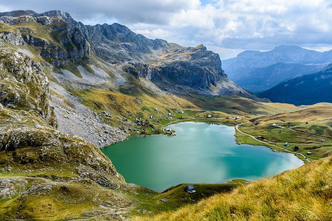 kapetanovo-lake-hiking