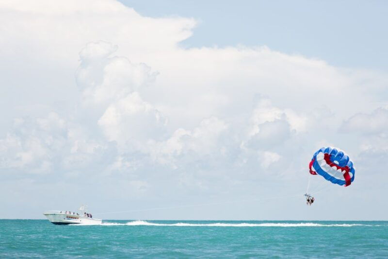 key-west-parasailing-at-smathers-beach
