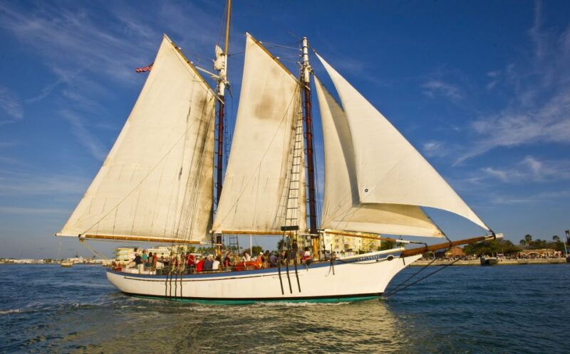 key-west-windjammer-champagne-sunset-sail