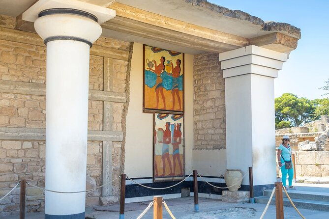 knossos-palace-and-heraklion-guided-tour-with-transport