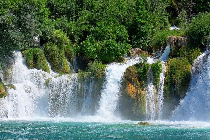 krka-waterfalls-lake-cruise-skradin