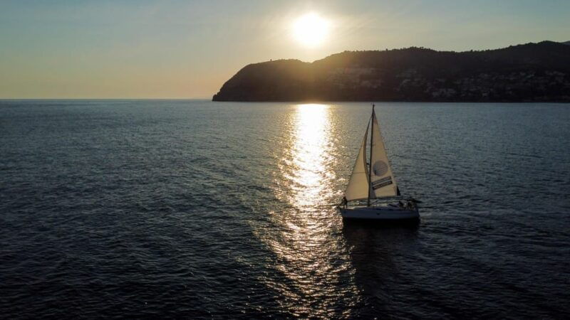 la-herradura-maro-nerja-sailing-at-sunset