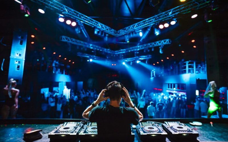 las-vegas-private-party-bus-club-crawl