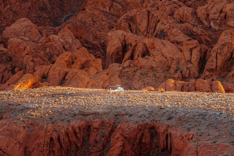 las-vegas-valley-of-fire-helicopter-with-scenic-landing