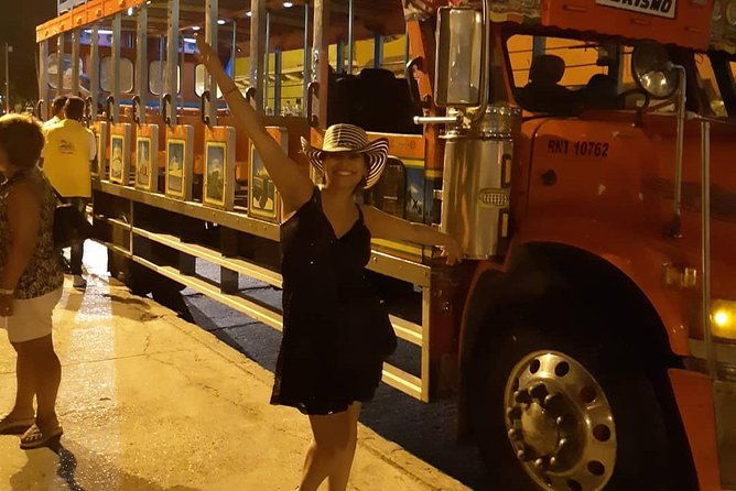 limo-chiva-party-bus-tour-in-cartagena