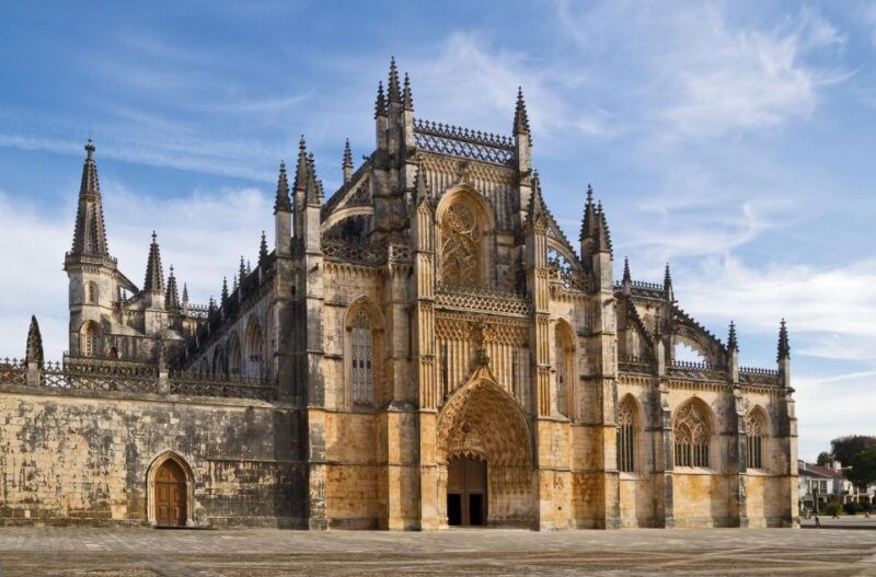 lisbon-tour-fatima-batalha-alcobaca-nazare-and-obidos