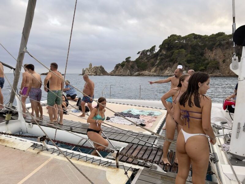 lloret-de-mar-sunset-catamaran-cruise-with-dj-and-drinks