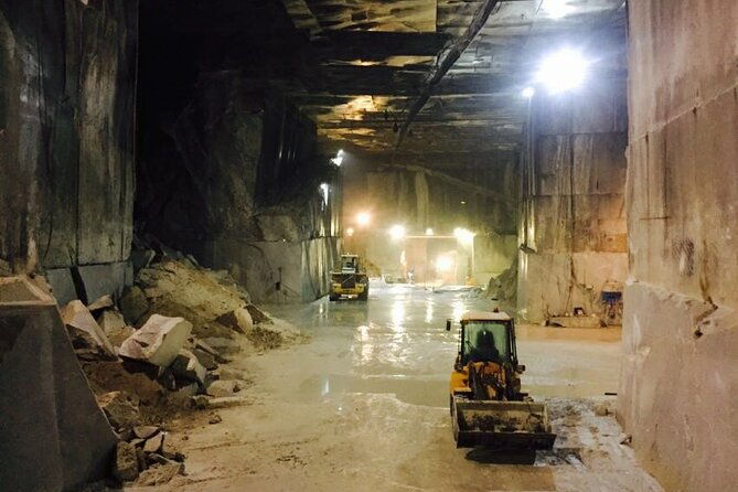 lucca-private-day-trip-to-pietrasanta-and-the-cararra-marble-quarries