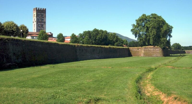 lucca-tour-pisa-tower-wine-tasting-by-van-from-livorno