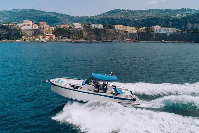 luxury-boat-tour-to-capri-from-sorrento-positano-or-amalfi
