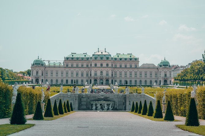 luxury-transport-from-to-warsaw-vienna-international-airport-by-private-car