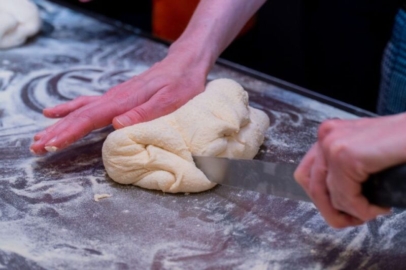 matera-breadmaking-workshop-in-a-local-bakery