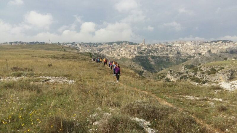 matera-hiking-tour-in-the-canyon-of-the-gravina-river