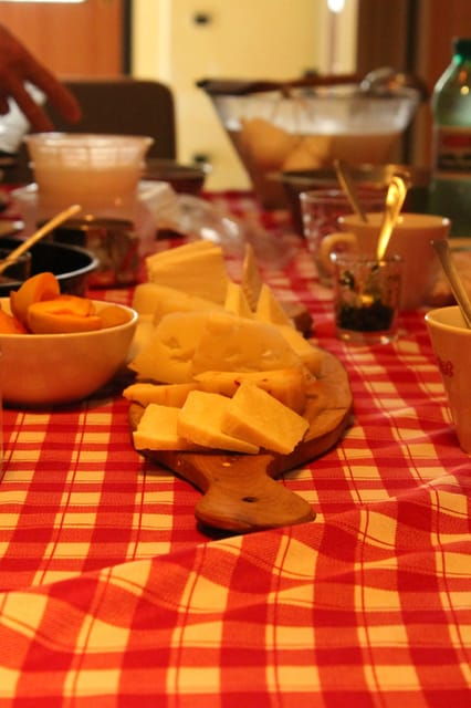 matera-mozzarella-and-cheese-tasting-with-a-cheesemaker