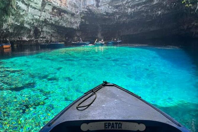 melissani-lake-drogarati-cave-myrtos-photo-stop-privet-tour