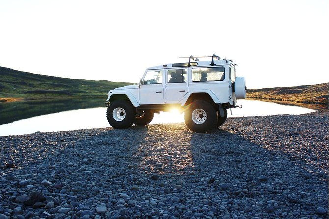 midnight-sun-golden-circle-tour-from-reykjavik