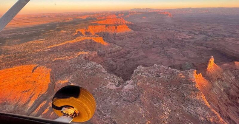 moab-canyonlands-national-park-morning-or-sunset-plane-tour