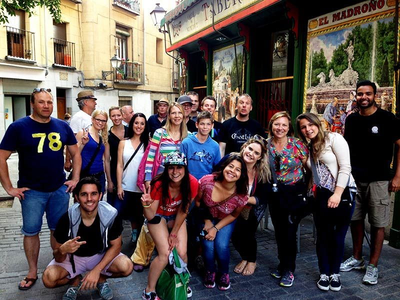 mysteries-tapas-tour-in-madrid-pub-crawl