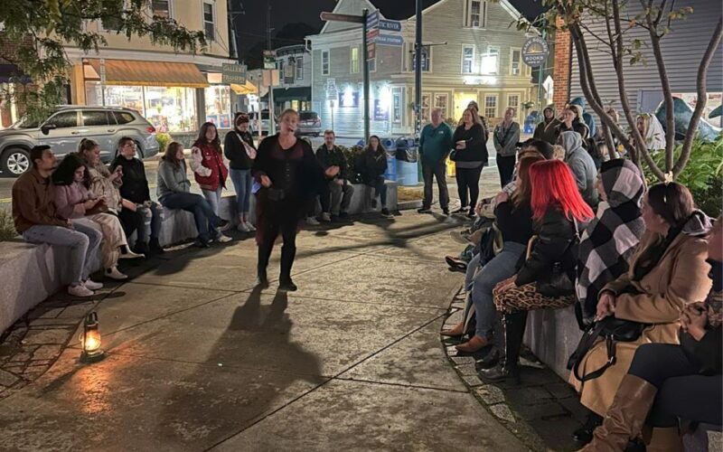 mystic-ghosts-of-christmas-past-downtown-walking-tour