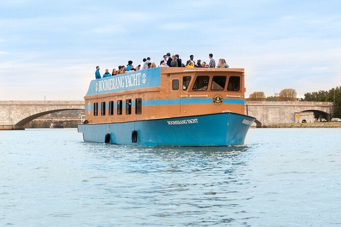 narrated-sightseeing-boat-cruise-along-potomac-river-in-dc
