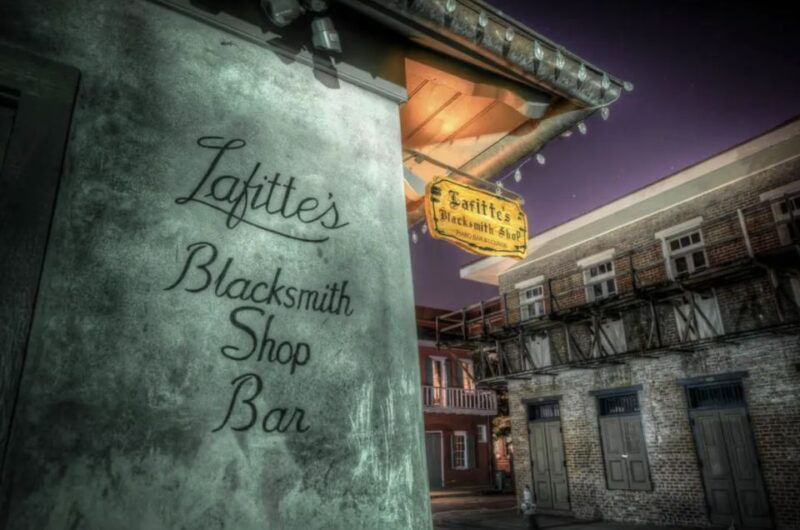 new-orleans-guided-ghost-themed-walking-tour