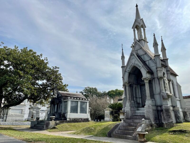 new-orleans-millionaires-tombs-of-metairie-cemetery-tour