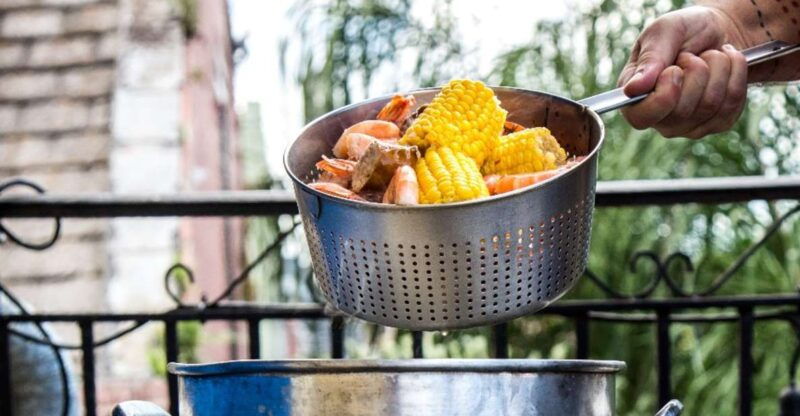 new-orleans-shrimp-boil-experience-in-french-quarter